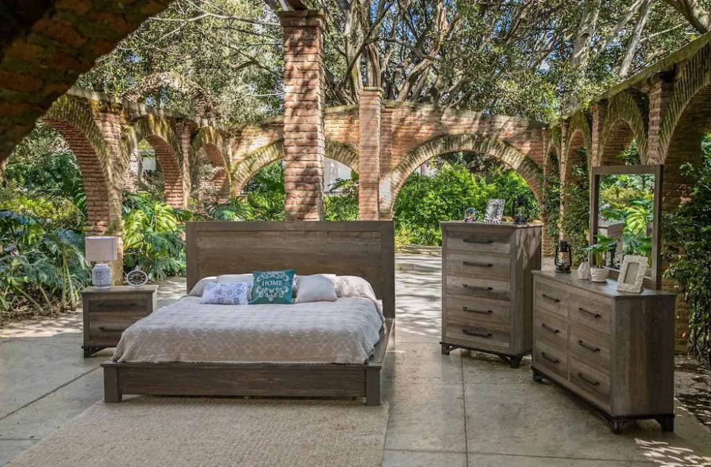 ONTERO BEDROOM SET